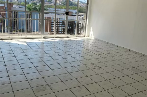 ALUGA-SE APARTAMENTO DE 3 QUARTOS NO ATERRADO, VOLTA REDONDA - Foto 1