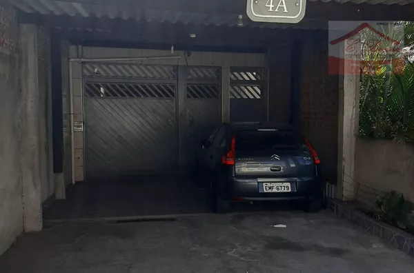 Casa para venda 4 quartos, 2 salas, 1 cozinha, 3 banheiros, 1 área de serviço, 2 quintais, com 4 vagas de garagem no Jaraguá são paulo