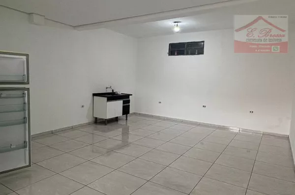 Salão Comercial 45m² com Porta Automática | Ideal para E-commerce e Confecção
