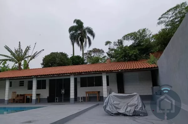 Chácara à Venda em Mailasque, São Roque – 2 Quartos e Amplo Espaço para Lazer