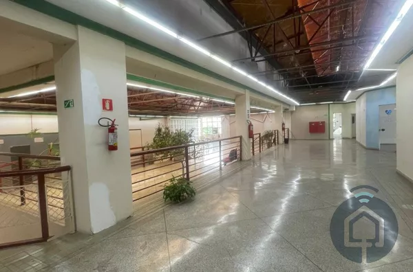 Sala comercial no centro de São Roque 