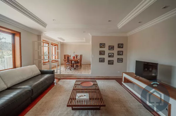 Casa de alto padrão em São Roque