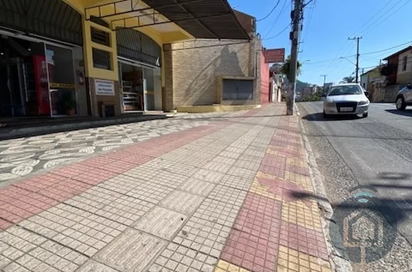 Espaço comercial com estacionamento 