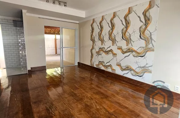 Casa em condomínio com 3 quartos e área gourmet!