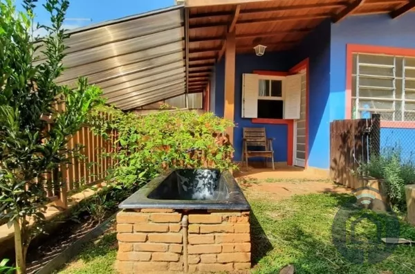 Casa térrea em condomínio cercado de área verde