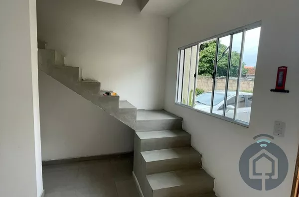 Conforto e Praticidade em São Roque – Casa com Duas Suítes e Varanda no Bairro Marmeleiro