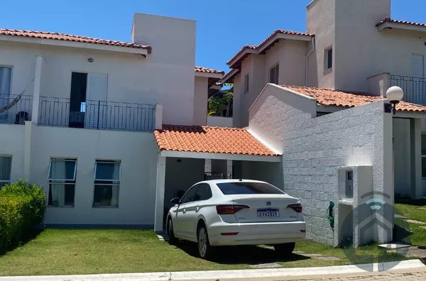 Casa com Área Gourmet Integrada e Condomínio com Lazer