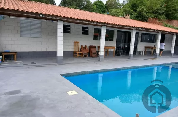 Chácara à Venda em Mailasque, São Roque – 2 Quartos e Amplo Espaço para Lazer