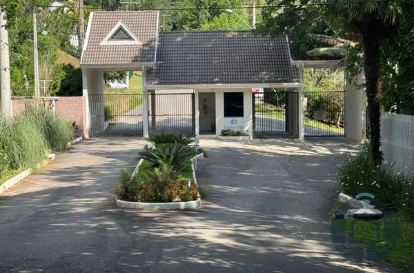 Seu refúgio no Quebec: terreno em condomínio com projeto pronto para construir!