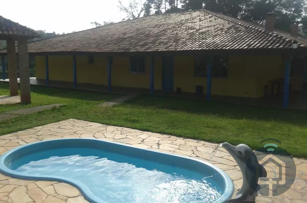 Sítio com Lago, Casa Avarandada e Muito Lazer