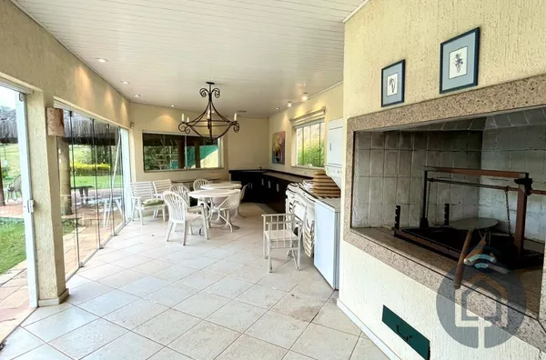 Chácara em maravilhoso condomínio 