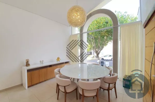 Casa térrea em condomínio de alto padrão