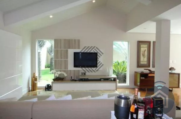 Sobrado de alto padrão em condomínio fechado