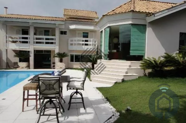 Sobrado de alto padrão em condomínio fechado