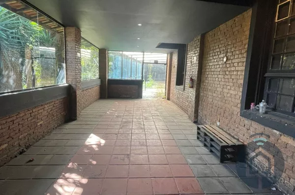 Excelente Imóvel Comercial para Aluguel no Jardim Villaça – São Roque: Espaço Amplo e Versátil para seu Negócio!