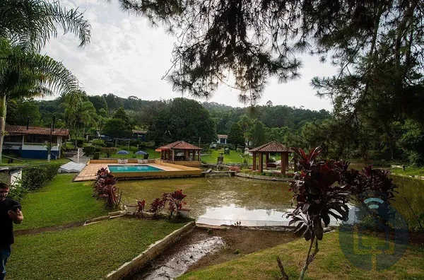 Natureza e Conforto: Sítio Exclusivo em Mairinque!