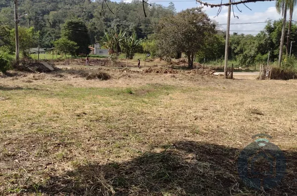 Localização Privilegiada: Terreno com 50 Metros de Frente para o Asfalto em São Roque