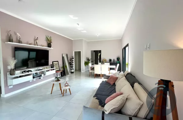 Casa de alto padrão em condomínio fechado 