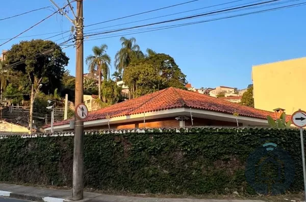 Casa à Venda - 4 Quartos em São Roque