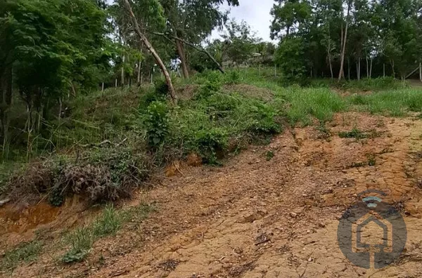 Terreno Exclusivo em Mailasque – 2.500 m² com Frente para o Lago