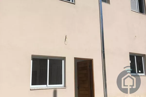 Charmoso sobrado com 2 dormitórios no Trocadeiro, Mairinque!