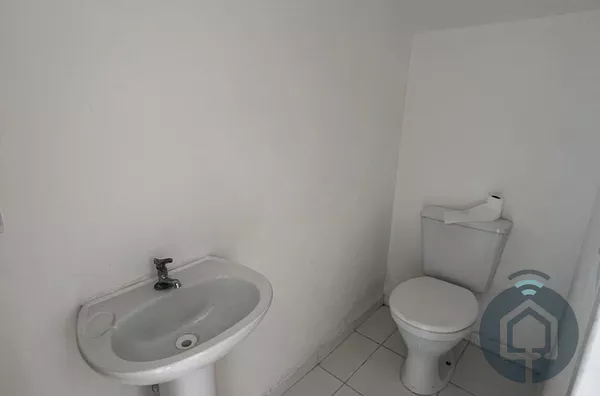 Charmoso Sobrado em Condomínio Fechado