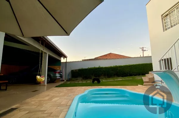 O Refúgio Perfeito: Casa com Piscina Aquecida e Espaço Gourmet