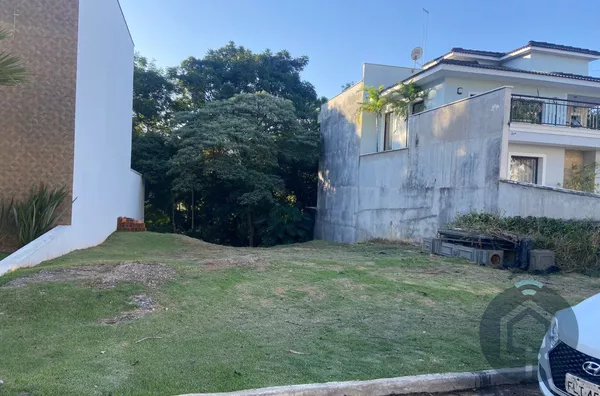 Seu futuro começa aqui – Terreno em condomínio fechado com ótima localização!