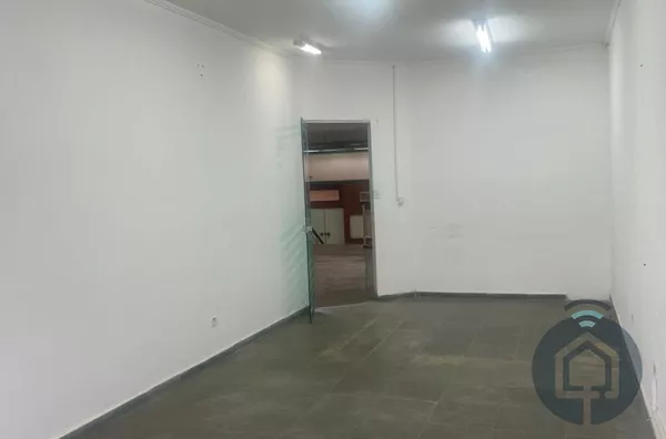 Sala comercial no centro de São Roque 