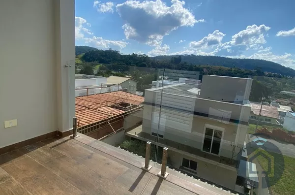 Casa de alto padrão em condomínio fechado 