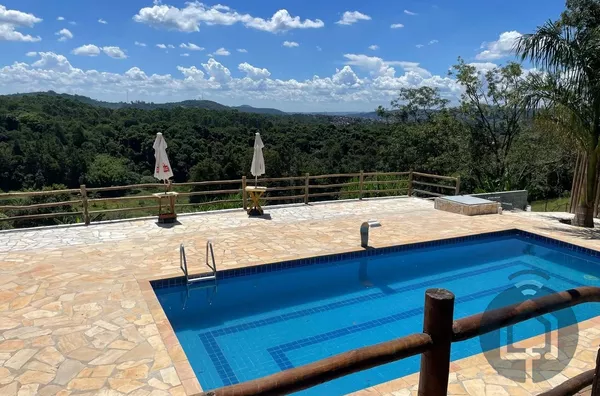 Chácara na Estrada do Vinho com Vista Panorâmica!