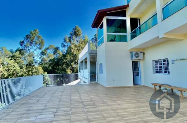 Chácara dos Sonhos em Mairinque: 4 Quartos, Conforto e Lazer para Toda a Família!