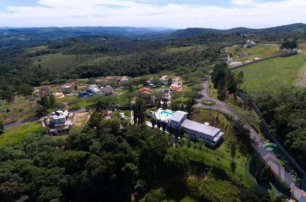 Terreno em condomínio de alto padrão
