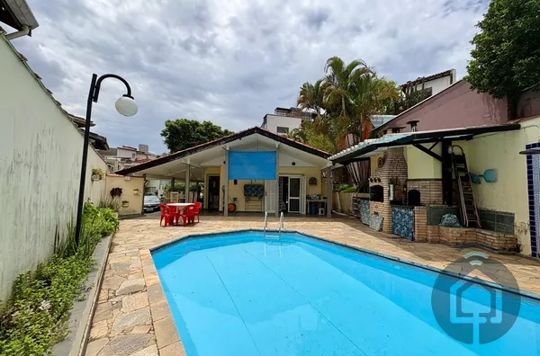 Casa Térrea com Potencial de Retrofit no Condomínio São Paulo II – Granja Viana! - Foto 2