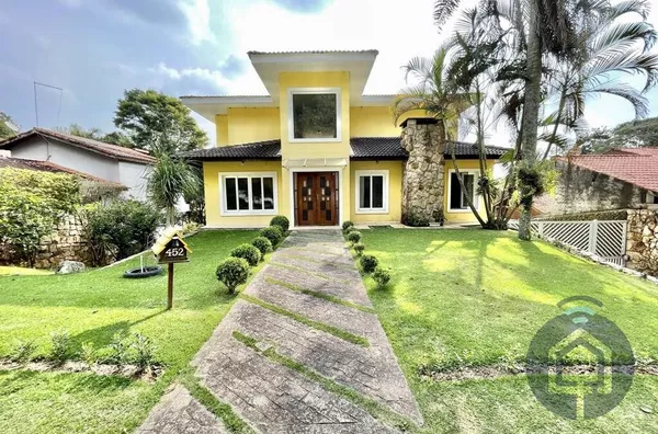 Procurando um lar espaçoso e acolhedor para sua família? Venha conhecer esta linda propriedade no bairro Transurb, em Itapevi!