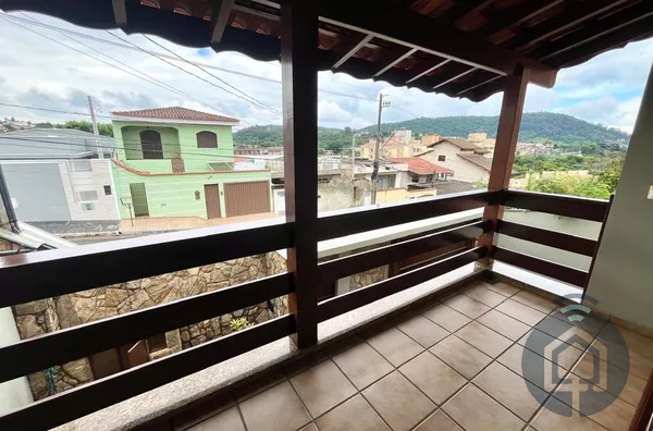 Aconchego e Versatilidade em uma Residência Completa no Jardim Flórida