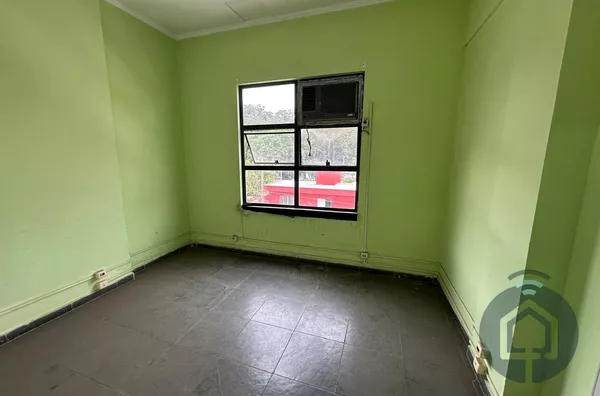 Excelente Sala Comercial para Aluguel no Centro de São Roque.