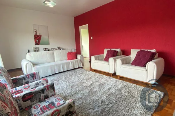 Espaço e Conforto em São Roque: Casa de 3 Quartos com Edícula no Jardim Brasil