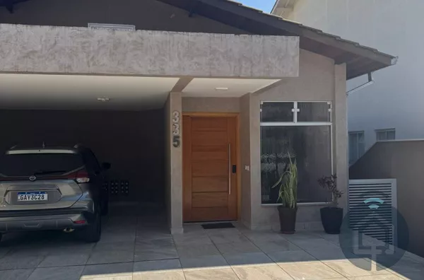 Casa ampla e aconchegante à venda na Vila Borghesi – São Roque