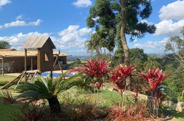 Sítio à Venda em Mairinque com 6 Quartos e Amplo Espaço