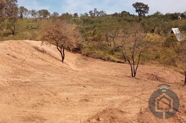 Amplo Terreno de 2.600 m² à Venda, com Documentação em Dia!