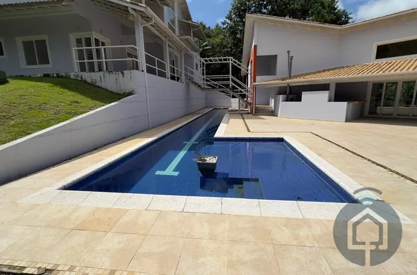 Casa de Alto Padrão em Terreno de 3.500 m²!