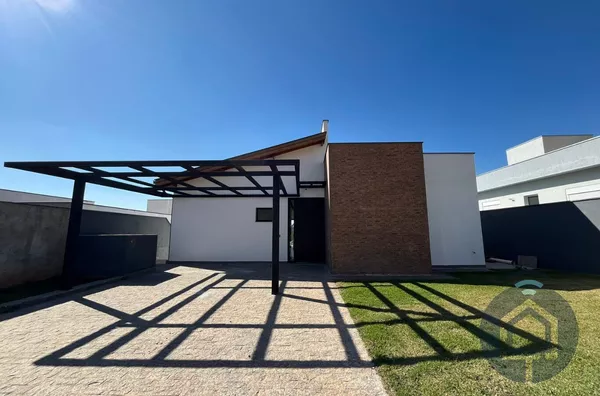 Casa de alto padrão em condomínio fechado 