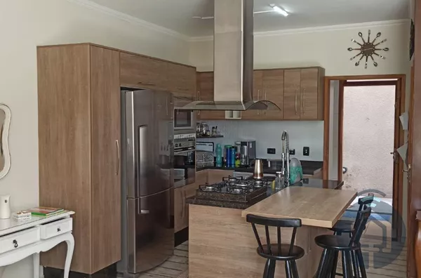 Charmosa Residência com Permuta Disponível para Apartamento