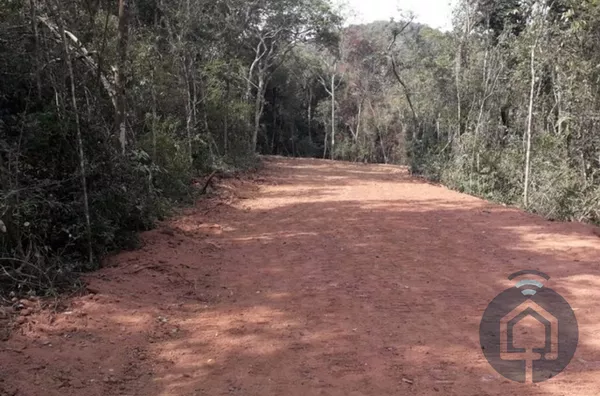 Área a 300 metros da Estrada do Vinho 