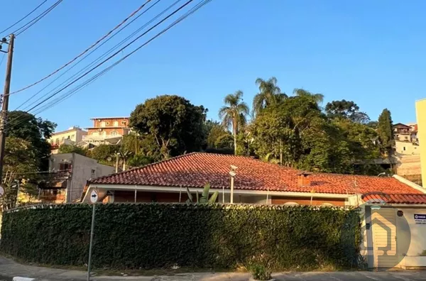 Casa à Venda - 4 Quartos em São Roque