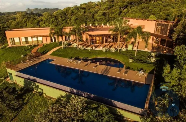 Lote em condomínio de alto padrão