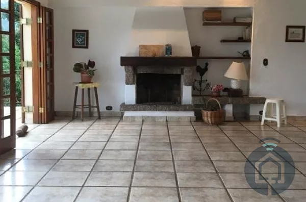 Refúgio Perfeito em São Roque: Ampla Casa com Piscina e Vista Deslumbrante