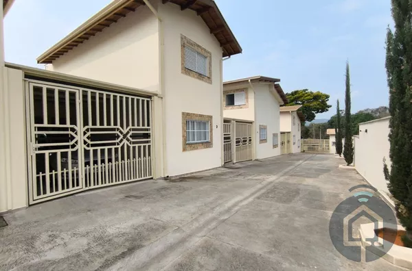 Ampla casa em condomínio!! - Foto 1