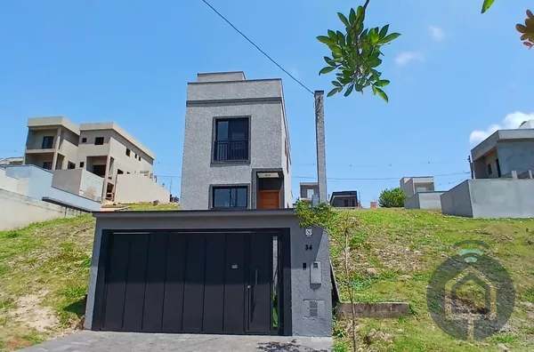 Maravilhosa Casa com Piscina à Venda no Condomínio Nova Jaguari – Santana de Parnaíba